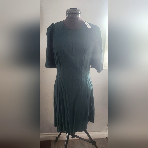 Nwt - Picture 1 of 3